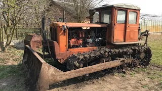 Трактор ДТ-74 в роботі. Вирівнюємо поле