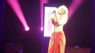 Rihanna "Love Song"+"love the way you lie"+"don't tell me" Montpellier 02-06-2013