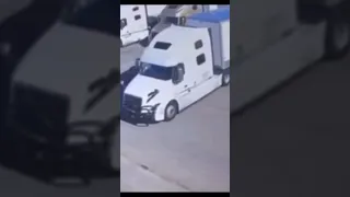 Truck driver tries to stop truck ( 😆 🤣 😂)