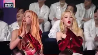 GIDLE yuqi and shuhua reaction to soyeon dissing MAMA 😂