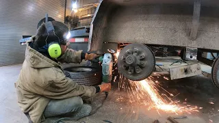 Replacing trailer axles