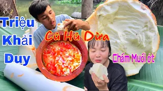 Lần Đầu Cùng Triệu Khải Duy Đốn Cây Dừa Tìm Củ Hủ Dừa Chấm Muối Ớt