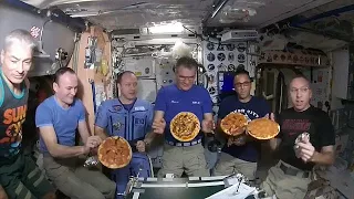 ISS-Astronauten backen Pizza im All