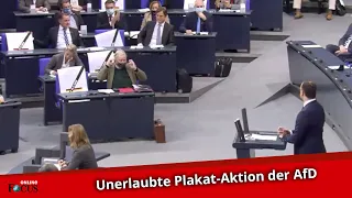 Jens Spahn setzt im Bundestag zu Rede an - AfD holt plötzlich Plakate hervor