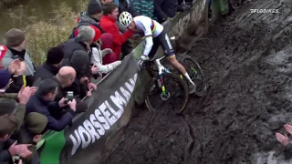 Mathieu van der Poel Hits The Deck | DVV Trofee Azencross (Loenhout)