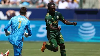 GOAL | Yimmi Chara finishes off blazing counter attack to score against LA
