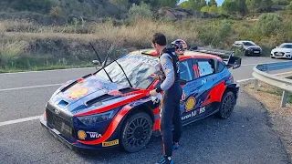 WRC RallyRACC Catalunya - Rally de España 2022 Neuville and  Martijn change wheels