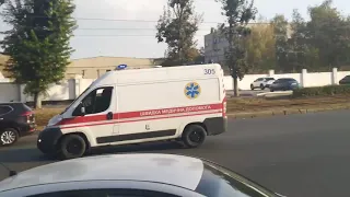 2 Ukrainian Ambulances responding with Rare Sirens/Red Lights