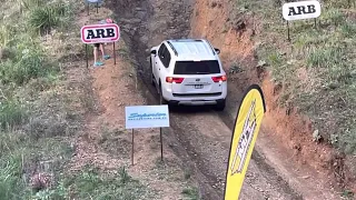 300 Toyota Landcruiser has a crack at Beer O’clock Hill