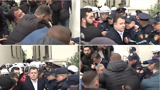 Tension te bashkia e Tiranës, protestuesit tentojnë të heqin hekurat. Noka "protagonist"