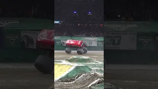 Hey, It's Fluffy!! #monsterjam #monstertruck #youtubeshorts #crash #freestyle #shorts #fluffy