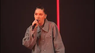 Bishop Briggs - River (LIVE with Hot Topic)
