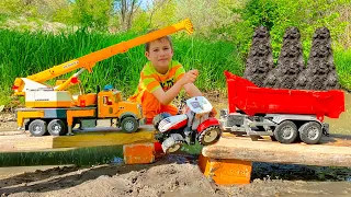 Darius helps the tractor and learns new traffic signs