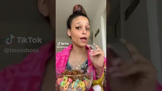 WHY IS SHE EATING LIKE THIS!? 🤣🤣🤣
