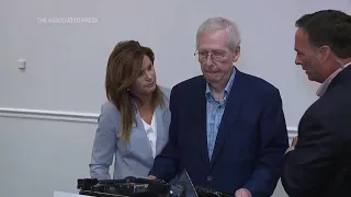 Senator McConnell freezes up again at Kentucky event