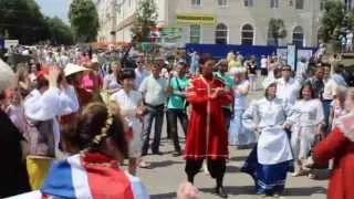 001 Пенза. В день России на ул. Московской. 12.06.2013