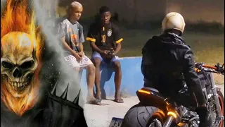 MOTOQUEIR0 FANTASMA NO BARBEIR0 - (Ghost Rider Prank)