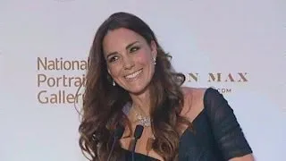 Kate fluffs her lines at National Portrait Gallery Gala