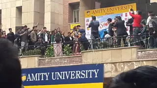 Yami gautam and Pulkit samrat performing on Sanam Re in Amity University- FULL HD