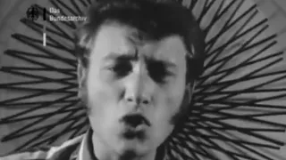 Johnny chante "Cheveux longs et idées courtes" (26.07.1966)
