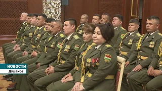 Президент вручил награды военнослужащим