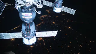 International Space Station (ISS): Soyuz At Night (Time-Lapse)