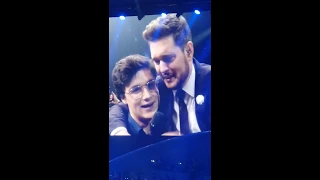 Micheal Buble duet with fan Dennis - He is an incredible singer. They sang the duet "that's life"