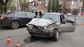 ДТП в Кривом Роге: столкнулись ВАЗ и ЗИЛ |1kr.ua