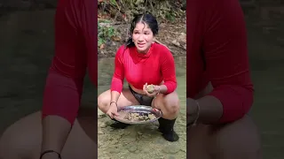 Escondió una piedra de oro para que nadie se diera cuenta y su patrón reaccionó de esta manera.