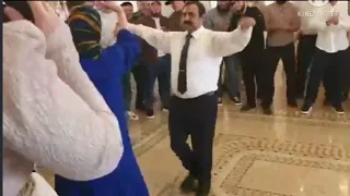 Макка Межиева и её Муж зажигательный танец