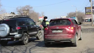 Жительница Приморья задержана за попытку дачи автоинспектору взятки в размере тысячи долларов США