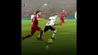 Salah vs Lisandro 😲