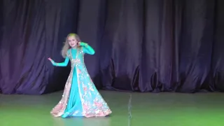 طفلة أوكرانية ترقص عراقي😍