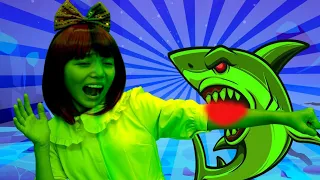 Zombie Shark Is Coming 🦈🧟 | Zombie Shark Finger Family | Kids Songs