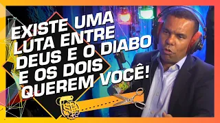 A LUTA ENTRE DEUS E LÚCIFER - RODRIGO SILVA | Cortes do Inteligência Ltda.