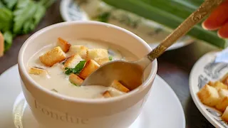 Italian style garlic soup with crispy croutons. Cooking is quick and easy.