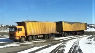 Hundreds Tons chinese roadtrain---Win compilation 【E13】of overload heavy trucks exteremly operations