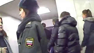 Агрессивные лесбиянки атакуют Российских полицейских