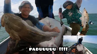 MEMANCING PERTAMA KALI DAPAT IKAN BESAR KERAPU DAN IKAN PARI SEBERAT 24KG!!! .. PADUUUUUU