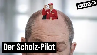 Johannes Schlüter ist der Scholz-Pilot: Ungelenkig und schwergängig | extra 3 | NDR