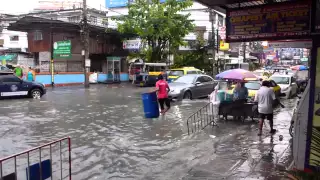 Amazing Pattaya Beach Thailand White Inn Mr Twin picking up Trash Crazy Flooded Streets