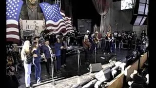 Arlo Guthrie and the 2001 Artists - This Land Is Your Land (Live at Farm Aid 2001)