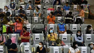 Workers leave as Thailand steps up measures against coronavirus