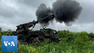 Ukrainian Soldiers Fire Artillery Systems Near Eastern Front Line | VOA News