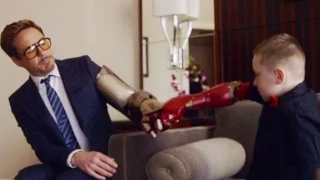 3D-printed : Robert Downey Jr. gives young fan 3D-printed Iron Man arm