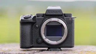 Panasonic S5 IIx Review - Dark Lumix ft. ProRes & ALL-I