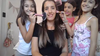 Mi hija y mis Sobrinas me Maquillan y Peinan