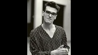 (Rare) Morrissey reviews top songs of 1987 on Janice Long's radio show