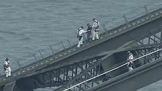 Mann klettert auf Brücke in Sydney und verursacht Verkehrschaos