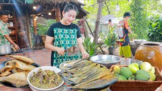 Mommy Sros make dried fish's stomach for soup, My son Darik help collect mango | Cooking with Sros